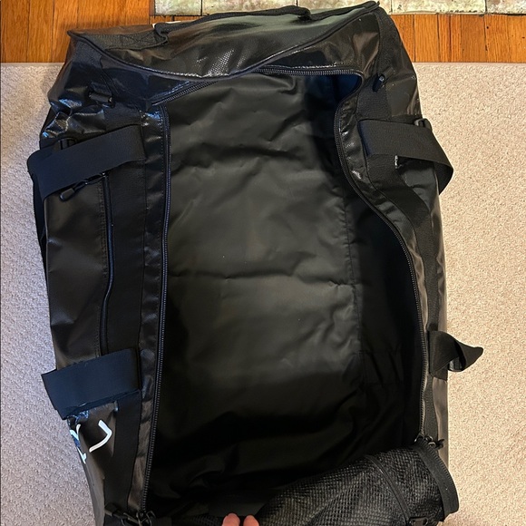 Helly Hansen Black Duffle Bag 90L - Picture 2 of 6
